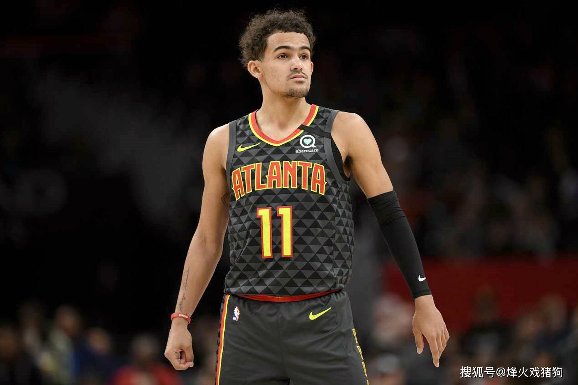 回馈家乡父老，河南队杨意林为后林村80岁以上老人发放礼品（河南队杨意林回乡送暖：向后林村80岁以上老人发放礼品）