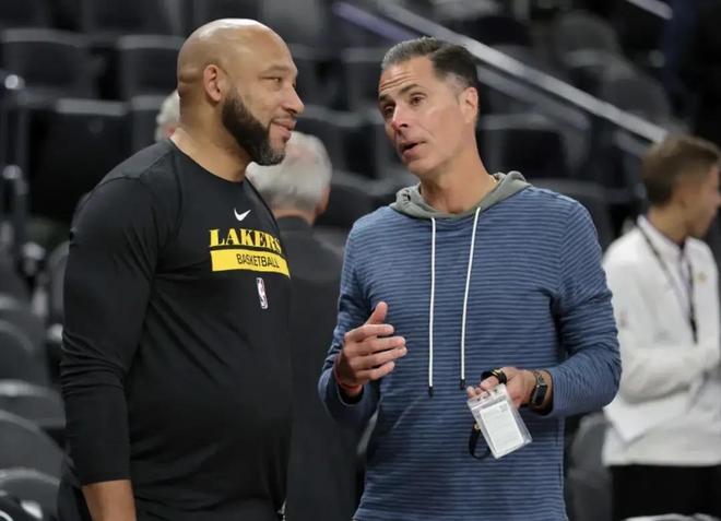 主场优势明显 球迷助威成关键（主场加成显著 球迷助威成取胜关键）