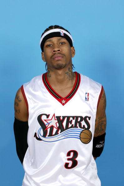 德媒：两名葡体球迷燃放烟火致另一名葡体球迷和一名警官受伤（德媒：两名葡体球迷燃放烟花致一名同队球迷与一名警察受伤）