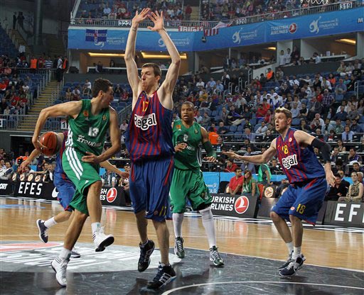 亚沙里稳健复出，80次传球仅失误6次，并送出一次全场最佳进攻机会的长传（亚沙里复出稳如旧：80次传球仅6次失误，一脚长传创造全场最佳良机）