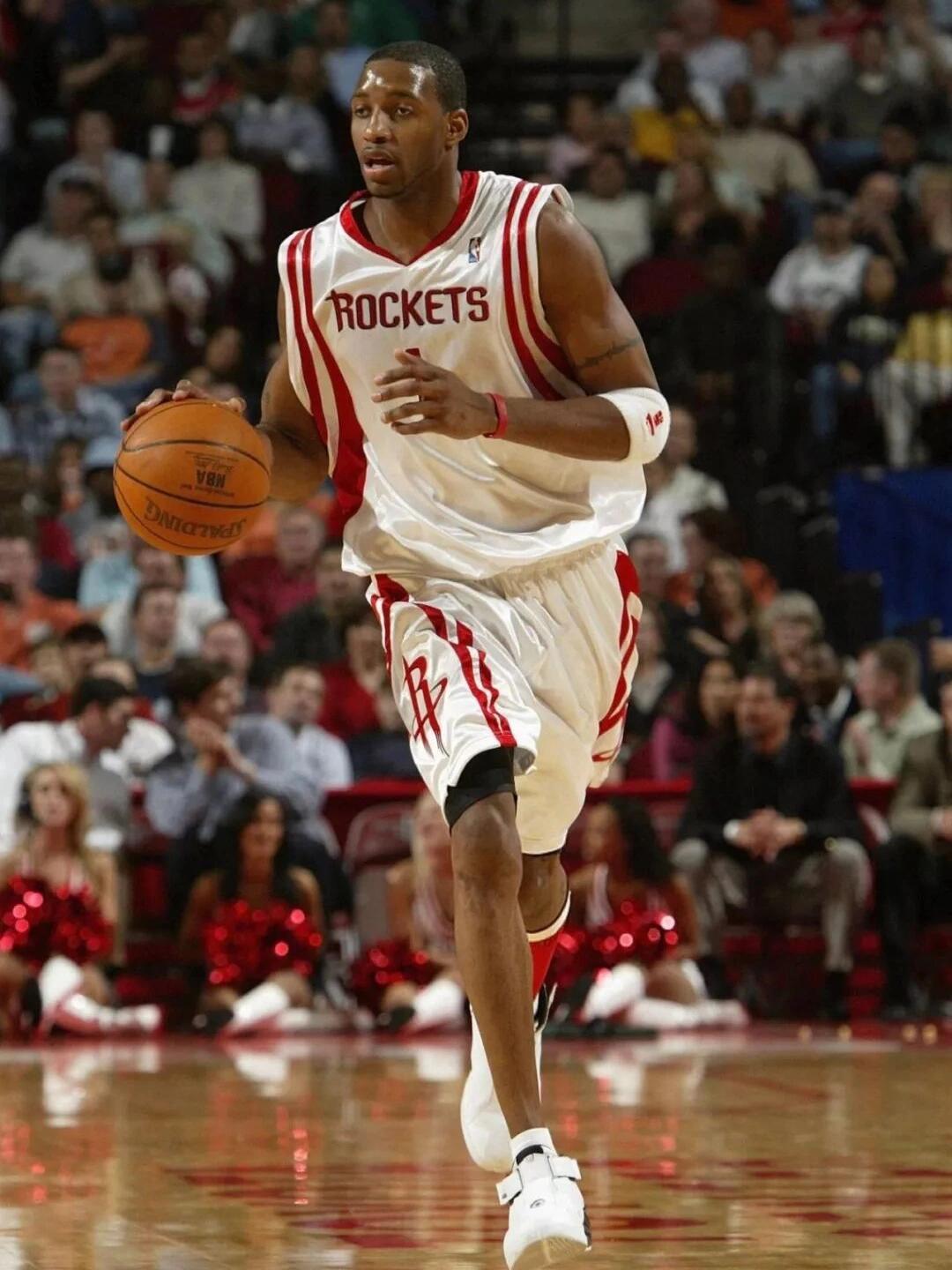 球队攻守转换加速，对手难以适应（攻防转换提速，令对手难以招架）