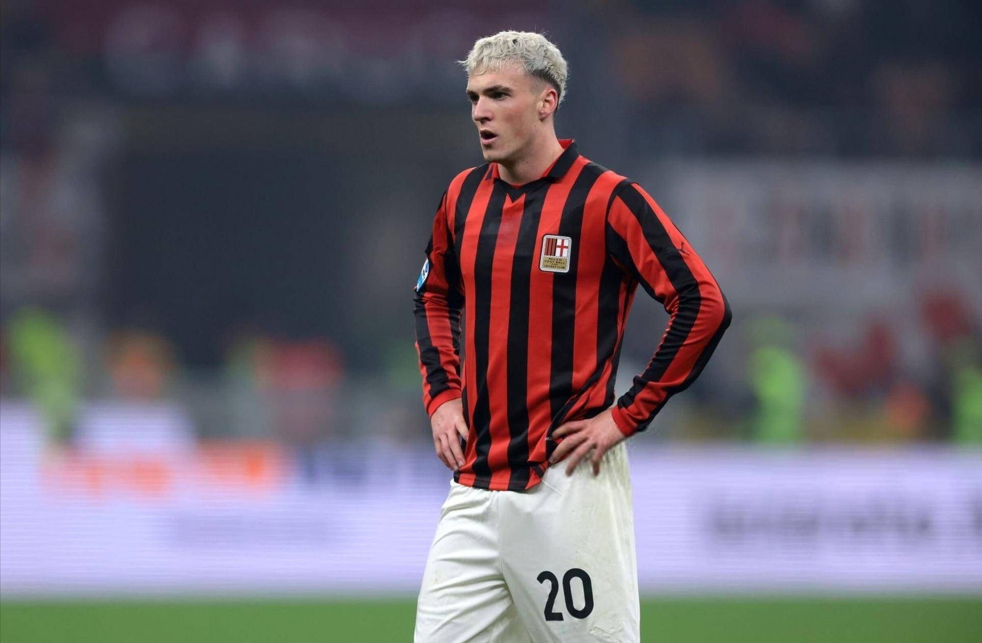 今年上海双雄争冠战启用外籍裁判，去年的主裁为傅明、李海新