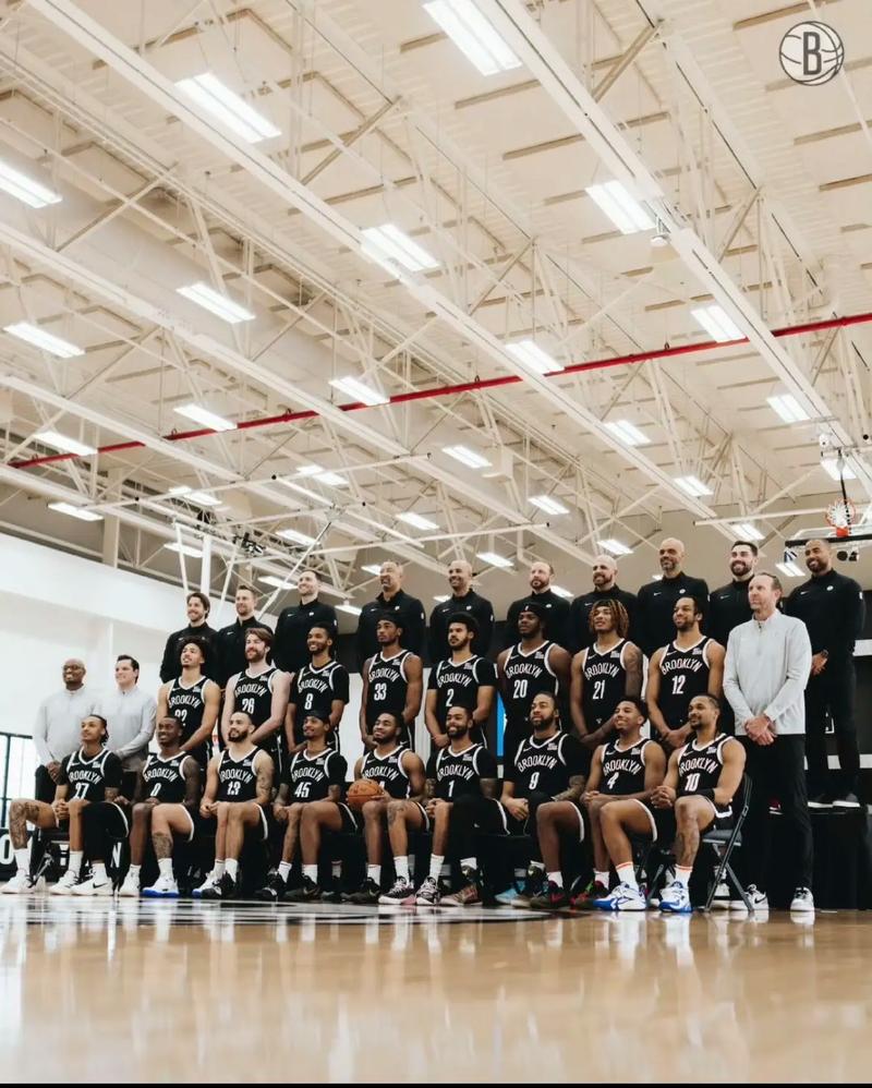 追梦：鉴于字母哥所做的一切，雄鹿应该助他前往能争冠的队伍（追梦认为：鉴于字母哥的贡献，雄鹿应助其加盟冲冠球队）