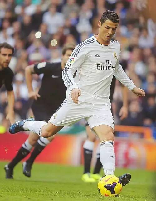 姆巴佩：于帕在本赛季属于世界最佳后卫，受到关注是很正常的