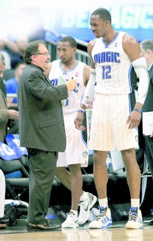 NBA每日最佳：哈登55分闪耀全场、威少助国王掀翻掘金（NBA今日之星：哈登轰下55分统治赛场，威少助力国王力克掘金）