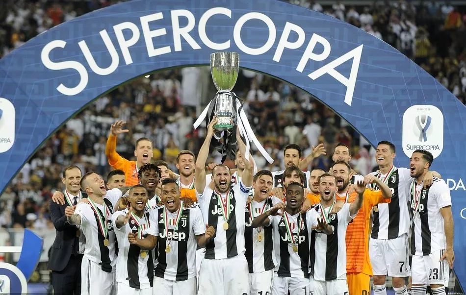 记者：汪士钦这张红牌就是多年来中国足球陋习的真实写照（记者：汪士钦染红，恰是中国足球多年积弊的缩影）