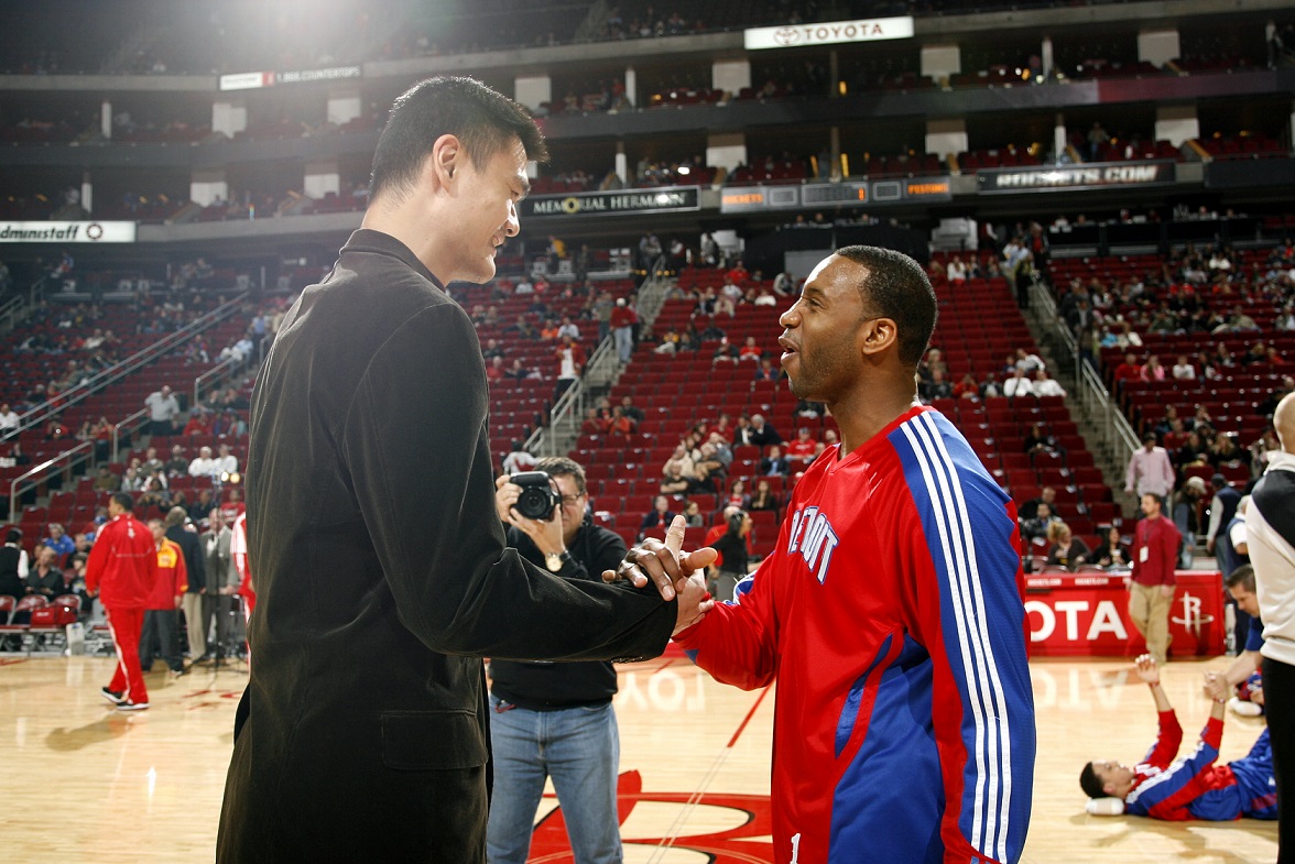 伦纳德：对面缺少主力我们还是没赢，领先的比赛应该拿下（伦纳德：对手缺主力仍没赢球，手握领先就该收下比赛）